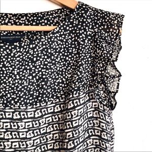 Banana Republic black and light gray printed top sleeveless in size Small